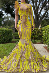 Elegante vestido de fiesta amarillo largo de sirena con cuello alto, tul y encaje, con mangas